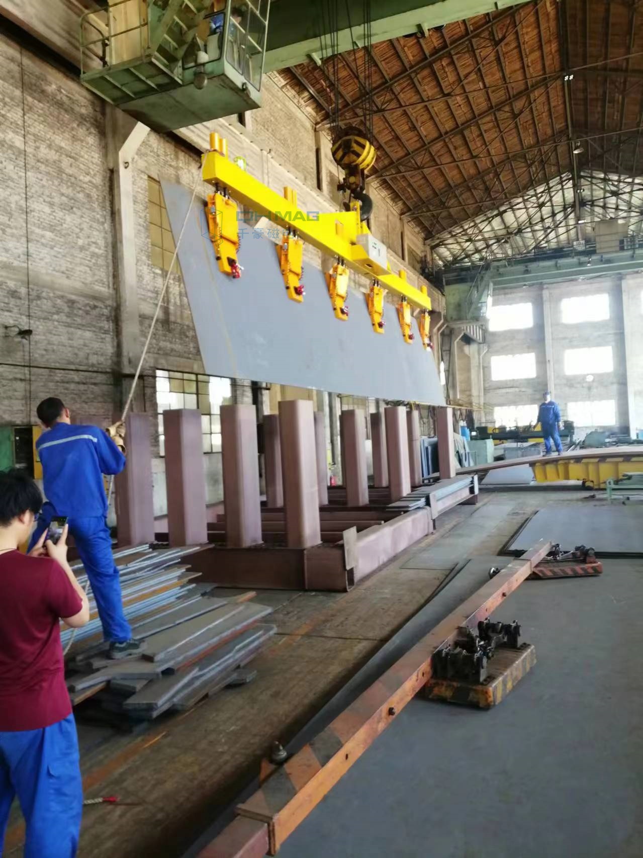 豎著吊鋼板，側(cè)吊鋼板，千豪電永磁吊具
